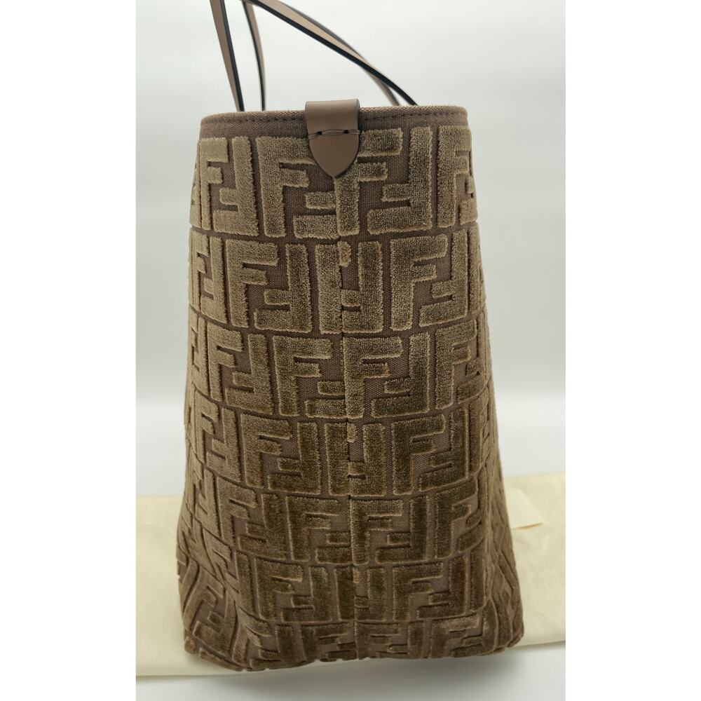 NEW FENDI ROLL LARGE LOGO FF CARRY ALL SHOPPER TOTE BAG NWT AUTHENTIC! - Picture 7 of 15